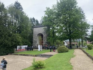 Am Friedhof im KZ